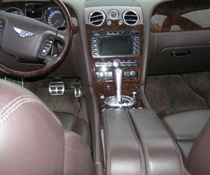 Белорус незаконно вывозил Bentley Continental из Украины