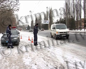 Полтавских гаишников учат быть вежливыми и защищаться от водителей
