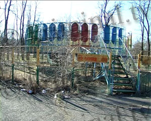 Дитячі атракціони в одному з парків Миколаєва 