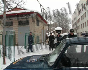 Пьяный в &laquo;драбадан&raquo; таксист предлагал наркологу проверить его права, вместо крови