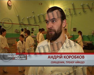 Житомирский священник обучает боевым искусствам… прикованных к инвалидной коляске Житомирский священник обучает боевым искусствам… прикованных к инвалидной коляске