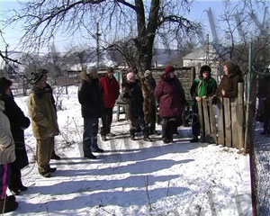 За игру в снежки фермер и милиционер покалечили школьника, и держат в страхе полсела