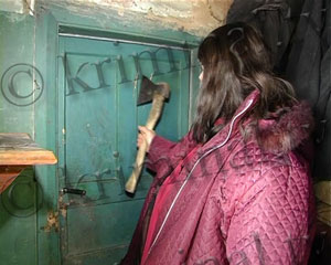 За игру в снежки фермер и милиционер покалечили школьника, и держат в страхе полсела