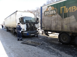 В Черниговской области столкнулись 16 автомобилей