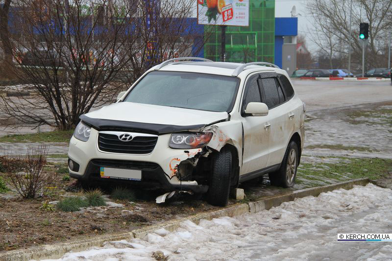 Водитель бросил разбитый автомобиль &laquo;Хюндай&raquo; и пошел домой