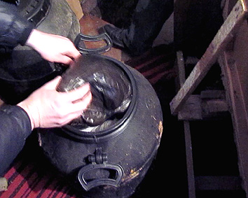 pm136image002.jpg