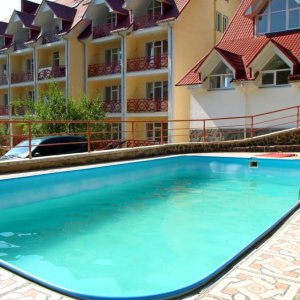 Летний отпуск: отдых в Карпатах с бассейном или море?