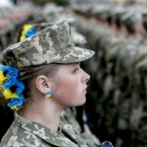 В Украине уравняли права женщин и мужчин в армии: что изменится