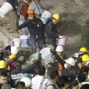 Жертвами землетрясения в Мексике стали уже 248 человек