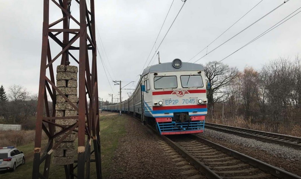 Поезд переехал человека фото