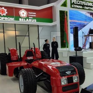 У Мінську відбулась презентація гоночного автомобіля "Формули-1", створеного з використанням запчастин від трактора