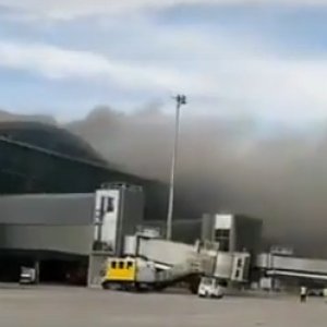 В Испании загорелся аэропорт: эвакуировали тысячи людей – видео