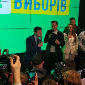 Появилась реакция Зеленского на победу в первом туре выборов 