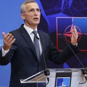 Столтенберг заявил, что РФ продолжает наращивать войска на...