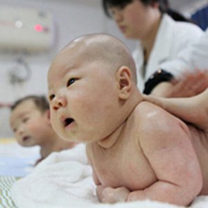 Все більше китайців не планують створювати сім'ю та народжувати дітей (ВІДЕО)