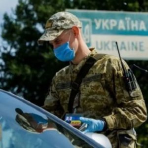 10 мужчин пытались выехать из Украины за взятки, но попали в военкоматы